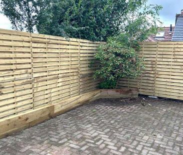 Surrey Avenue, Oldham, OL2 - Photo 4