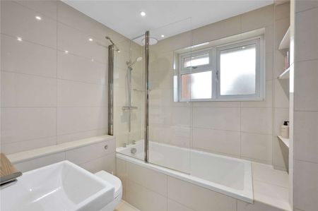A spacious three bedroom family home in a quiet cul-de-sac. - Photo 4