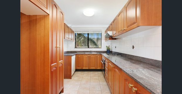 Spacious apartment in prime Strathfield location - Photo 1