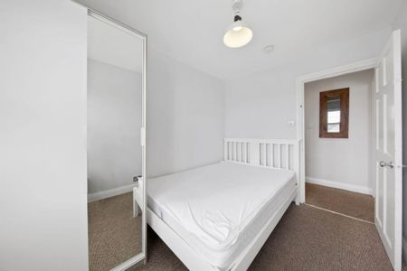 3 bedroom flat to rent - Photo 2