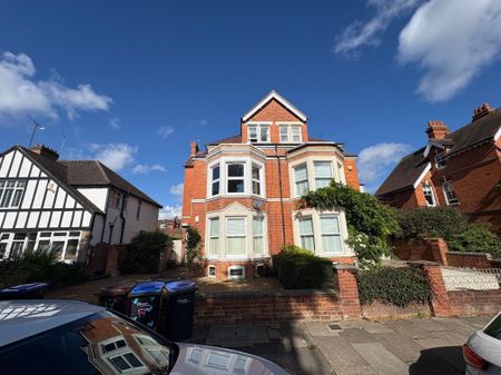 The Drive, Northampton - Photo 2