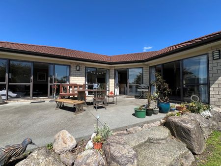 Spacious Ohauiti Family Home - Ohauiti - Photo 3