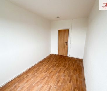 3-Raum-Wohnung mit toller Aussicht und Balkon im Barbara-Uthmann-Ri... - Foto 1