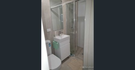 Beautiful Three Bedroom Townhouse - Girraween Public School Catchment! - Photo 4