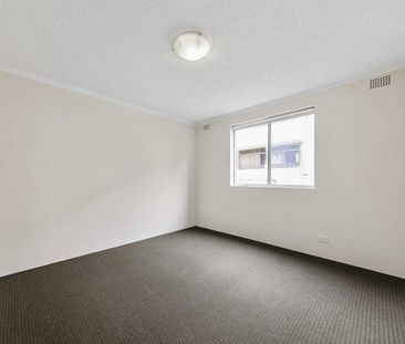 Maintained unit in heart of Merrylands - Photo 2