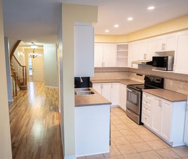 For Lease - 2077 Bergamot Circle, Orleans - Cumberland and Area, On... - Photo 2