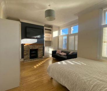 4 bedroom flat to rent - Photo 3