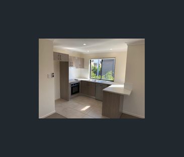 DUAL MODERN OCCUPANY HOME !!! - Photo 2