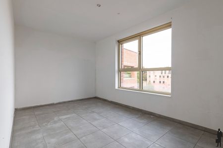 Appartement met 2 slaapkamers en terras aan Turnova - Photo 3