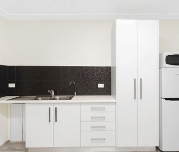 Sleek and Stylish Urban Retreat in the Heart of Wollongong CBD - Photo 4