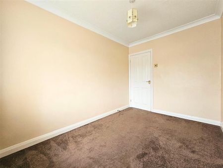 4 bedroom detached house to rent - Photo 2