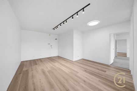 Modern Luxury Apartment with Secure Parking & Storage – Heart of Bondi Junction - Photo 4