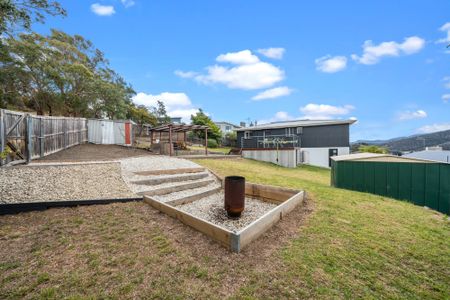 Modern Three Bedroom Home - Photo 2
