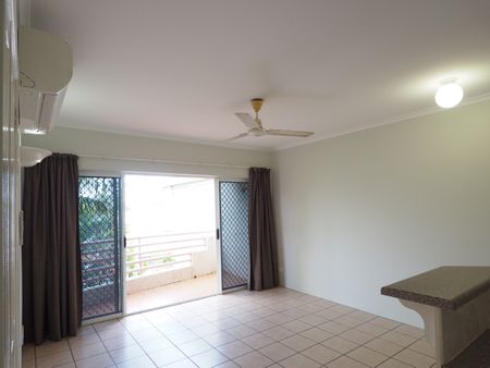 City Fringe One Bedroom Unit Convenient Location! - Photo 4