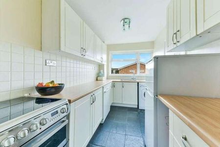 St. Peters Close, Ilford, IG2 - Photo 2