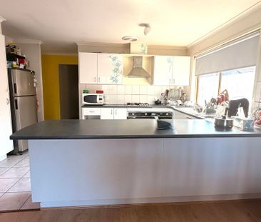 85 Langbourne Drive, Narre Warren South VIC - Photo 3