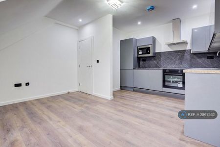 3 bedroom flat to rent - Photo 4