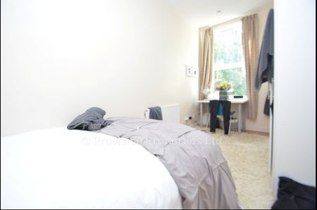 12 Bedroom Student House Properties Hyde Park Leeds - Photo 4