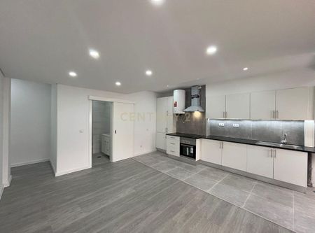 Falagueira-venda Nova, Lisbon - Photo 2