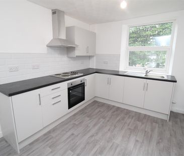 House - Terraced For Rent Tyntyla Road, Pentre - Photo 3