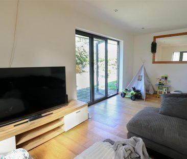 3 bedroom detached house to rent - Photo 5