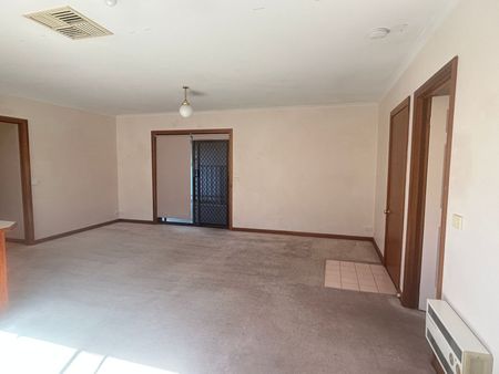 Neat Three Bedroom Unit - Photo 3