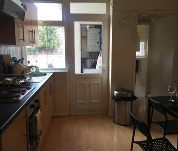 3 bedroom apartment to rent - Photo 6