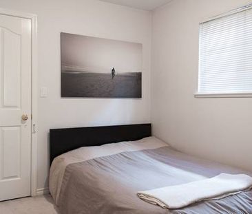 One Bedroom Suite for rent --- Vancouver--- near Skytrain--- - Photo 2