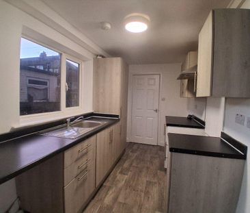 3 bedroom terraced house to rent - Photo 6