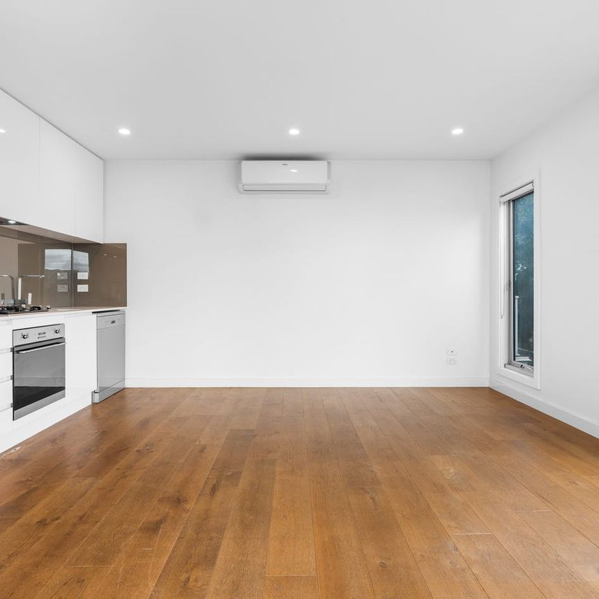 Spacious, Stylish & Ideally Positioned - Photo 1