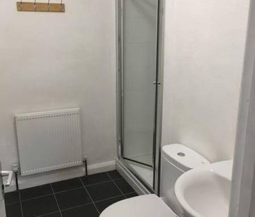 4 bedroom semi-detached house to rent - Photo 3