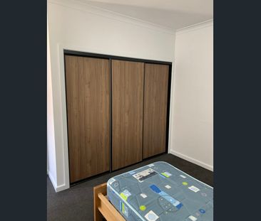 Neat 2 bedroom unit - Photo 2