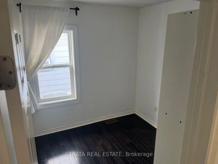 220 Holborne Avenue - Photo 3