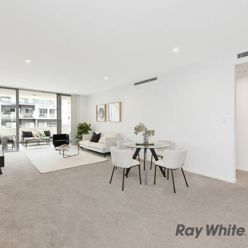 Luxury Apartment in the Heart of Maroubra Junction - Photo 1