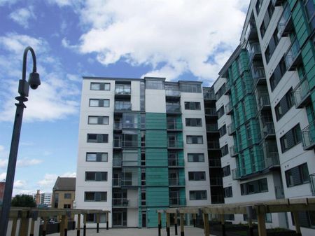 1 bedroom flat to rent - Photo 2