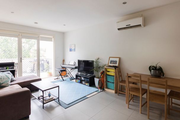 Modern 2-bedroom double storey townhouse in great location. - Photo 1