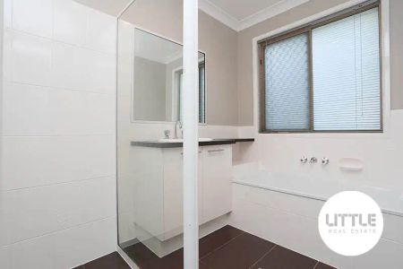 “Renovated gem waiting for you to call home!” - Photo 3