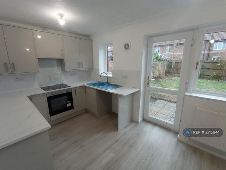 3 bedroom end of terrace house to rent - Photo 4