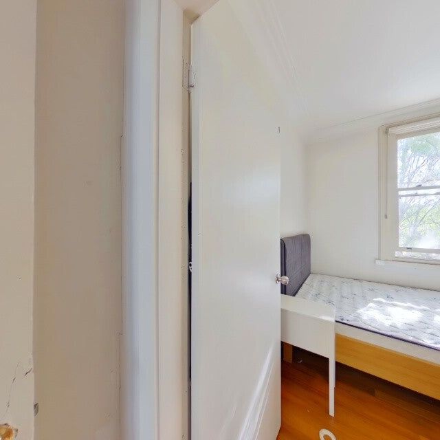 Chippendale - Photo 1