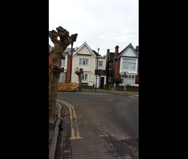 Studio Flat, Delamere Road, SW20 - Photo 5
