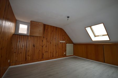 Location Appartement 4 pièces 93m² BART 25420 - Photo 4