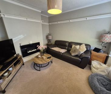 2 bedroom end of terrace house to rent - Photo 1