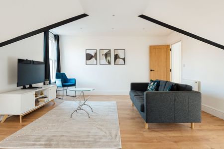 2 Bed Flat, Canadian Avenue, SE6 - Photo 2