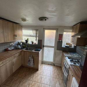 1 bedroom in a house share to rent - Photo 3