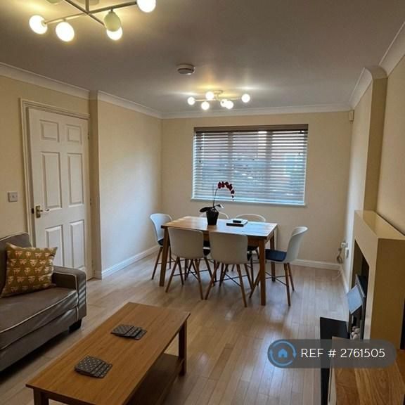 1 bedroom in a house share to rent - Photo 1