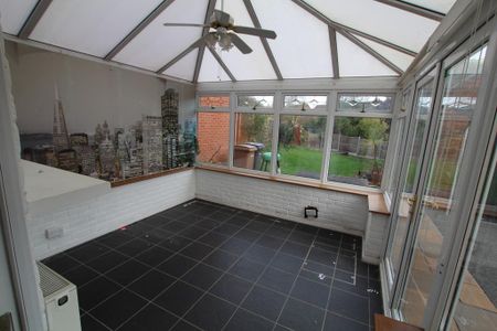 4 bedroom detached house to rent - Photo 3