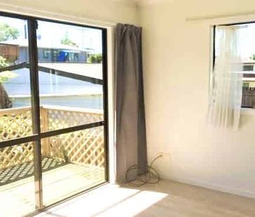 Two bedroom house with parking - Photo 4