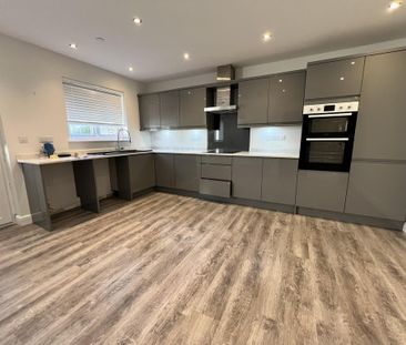 3 bedroom detached house to rent - Photo 4