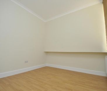 3 bedroom flat to rent - Photo 4
