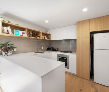 Immaculate Loft Living – Rare 1 Bed Townhouse - Photo 6